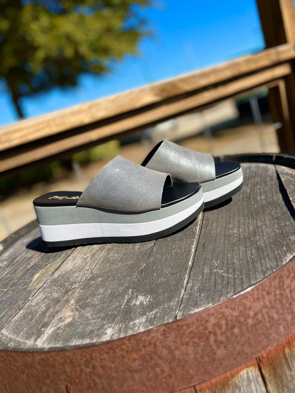 Femme: Pewter Platform Sandal